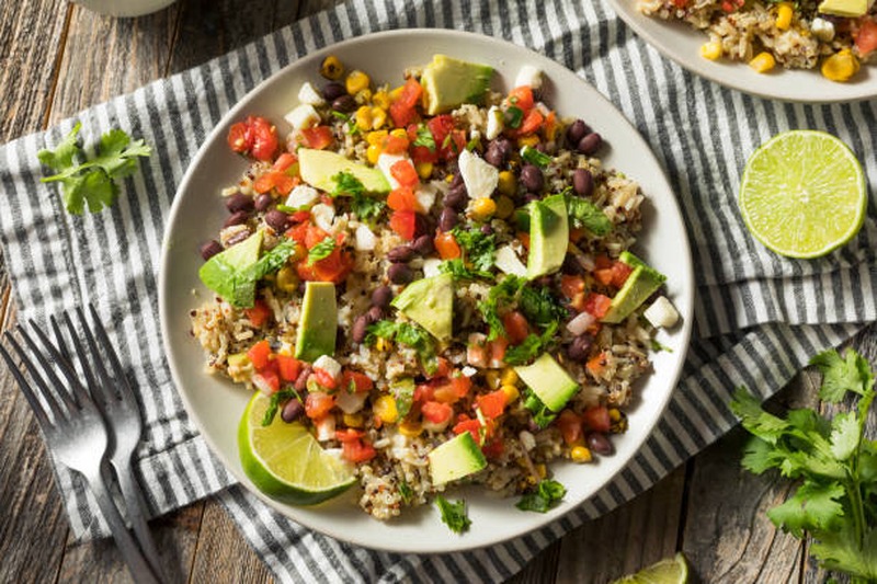 Salada de quinoa com legumes assados